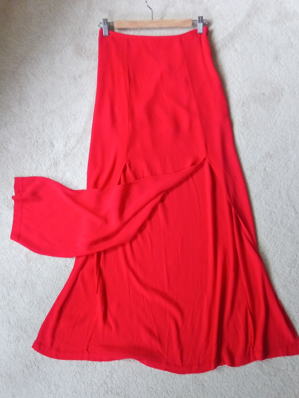 W13" L40" Maxi Skirt 🇨🇦 With Front Skits In Red Color